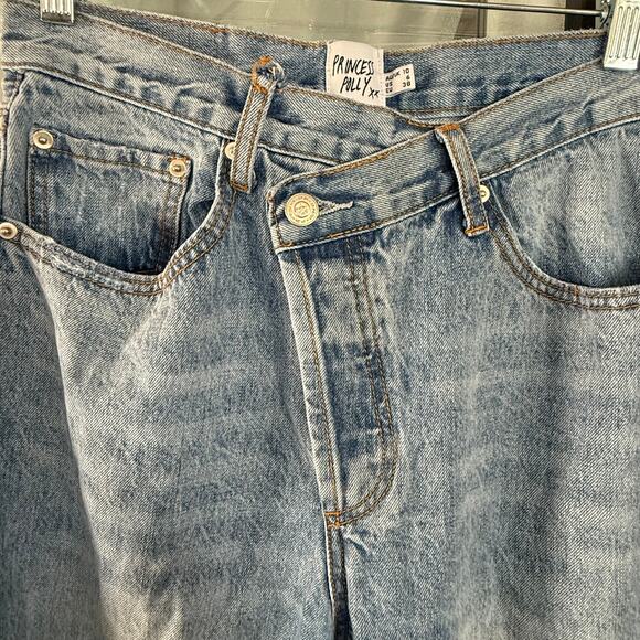 PRINCESS POLLY Sz 6 Trendy Asymmetric Straight Leg Lt Wash Oversized Denim Jeans - Picture 3 of 15